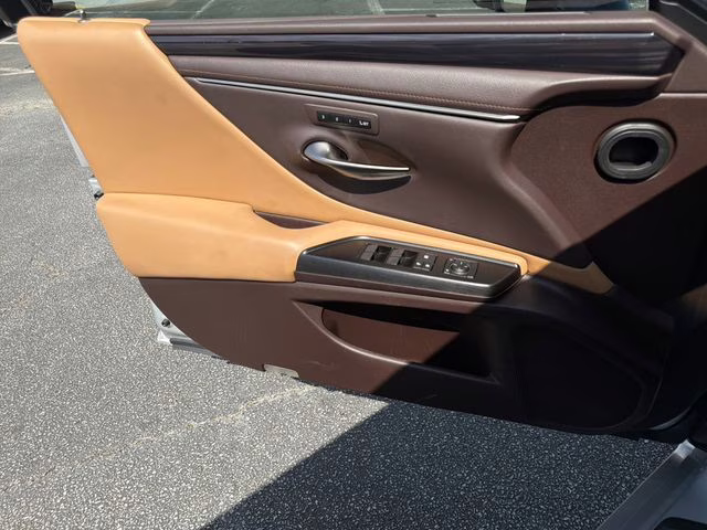 2019 Silver Lexus ES 350 FWD Sedan
