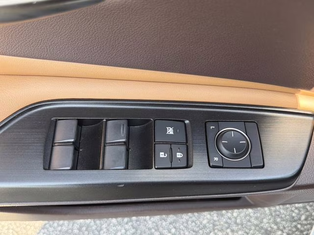 2019 Silver Lexus ES 350 FWD Sedan