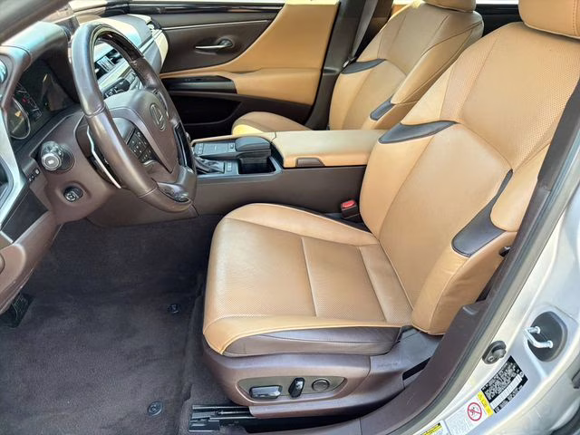 2019 Silver Lexus ES 350 FWD Sedan