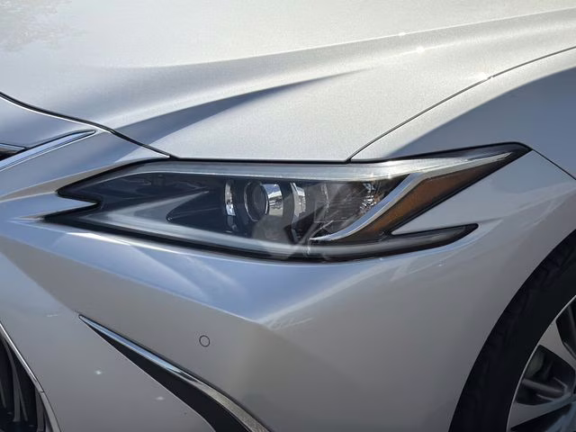 2019 Silver Lexus ES 350 FWD Sedan
