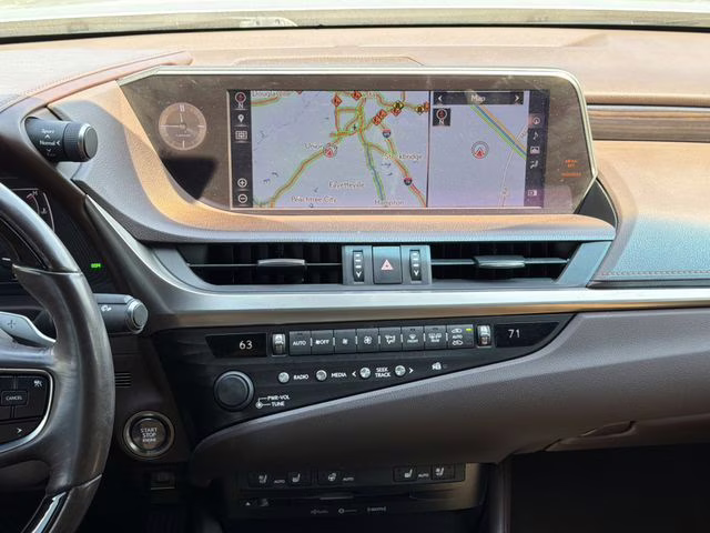 2019 Silver Lexus ES 350 FWD Sedan