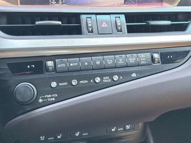 2019 Silver Lexus ES 350 FWD Sedan