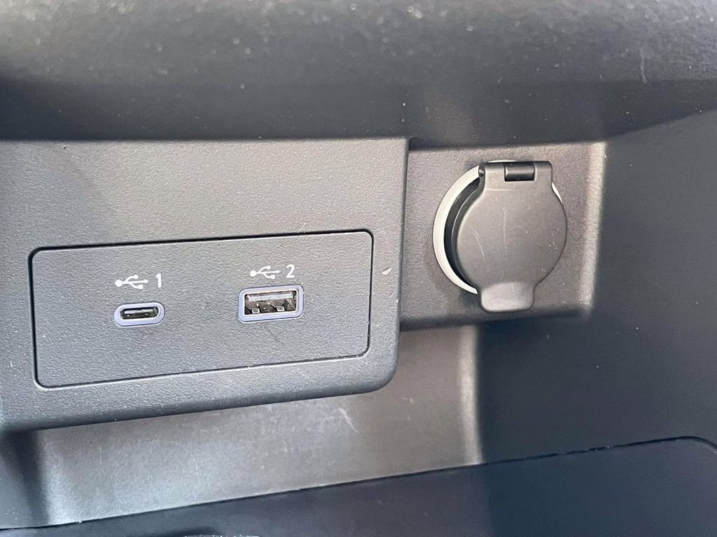 2024 Aspen White/Super Black Nissan Kicks SV FWD SUV