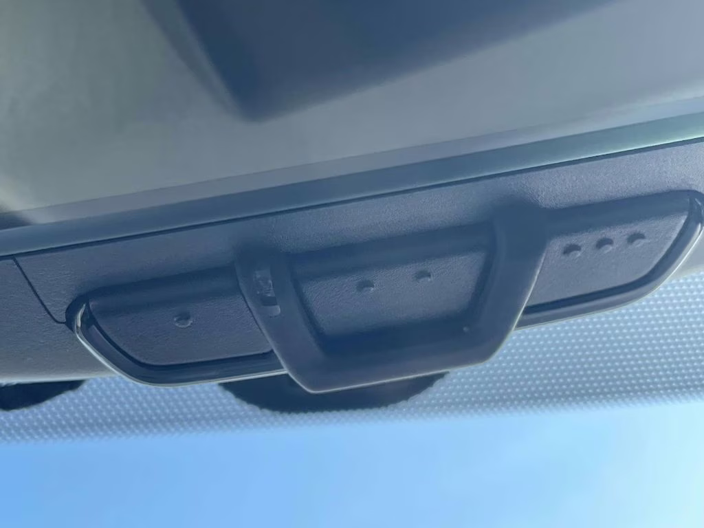 2024 Aspen White/Super Black Nissan Kicks SV FWD SUV