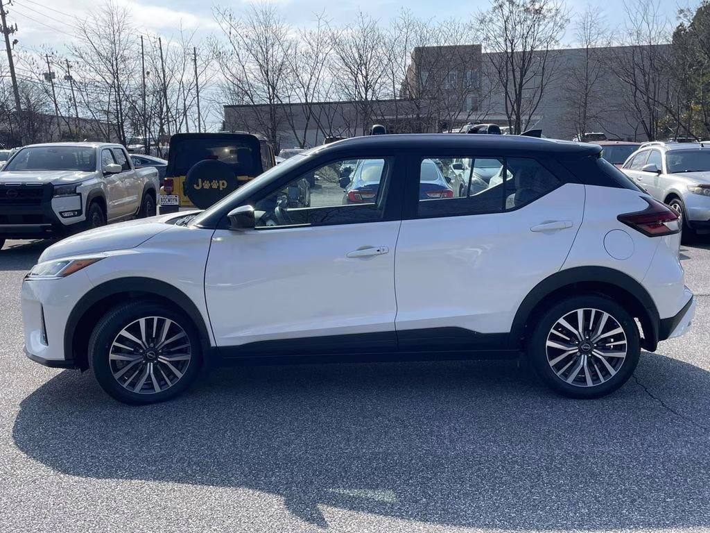 2024 Aspen White/Super Black Nissan Kicks SV FWD SUV