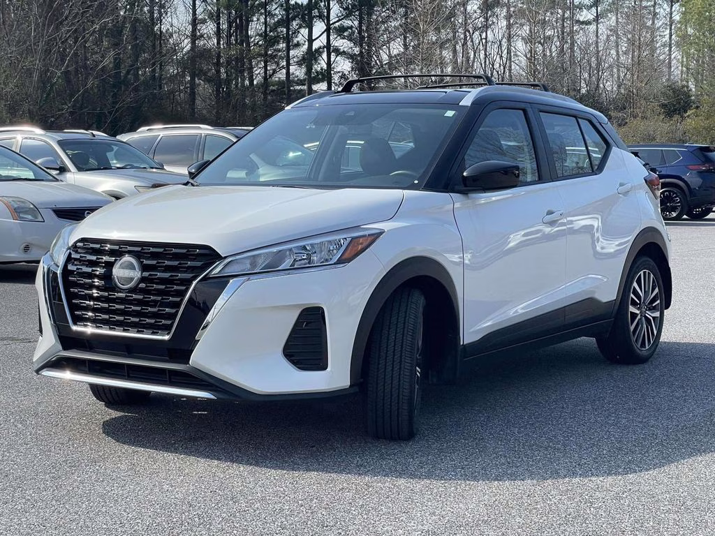 2024 Aspen White/Super Black Nissan Kicks SV FWD SUV