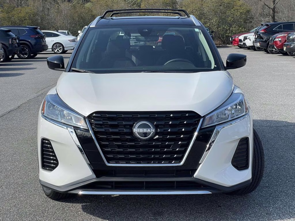 2024 Aspen White/Super Black Nissan Kicks SV FWD SUV