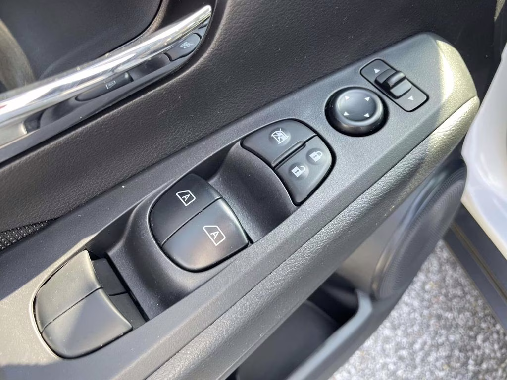 2024 Aspen White/Super Black Nissan Kicks SV FWD SUV