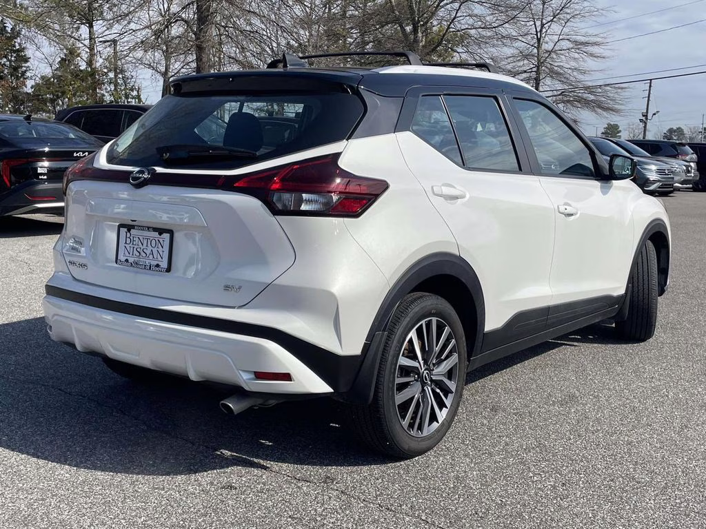 2024 Aspen White/Super Black Nissan Kicks SV FWD SUV