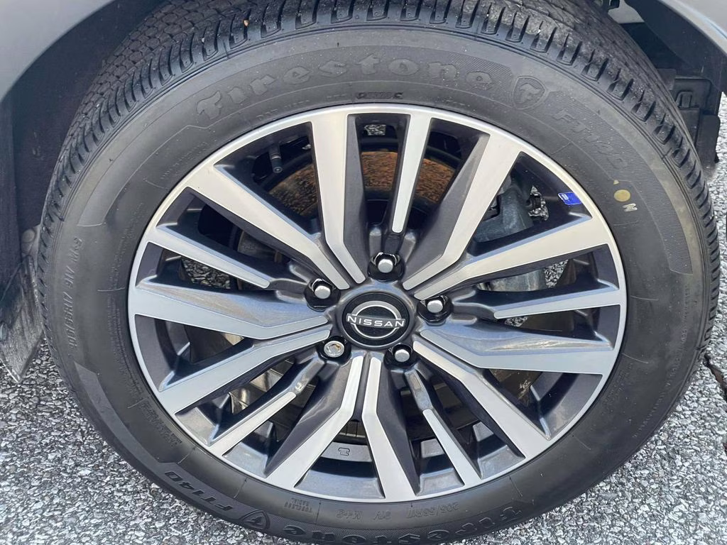 2024 Aspen White/Super Black Nissan Kicks SV FWD SUV
