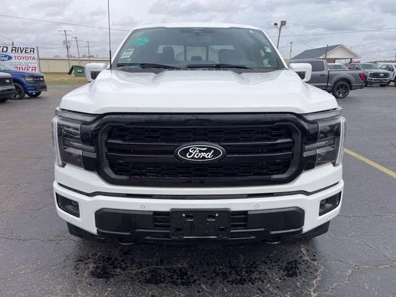 2026 Star White Metallic Tri-Coat Ford F-150 LARIAT 4X4 Truck