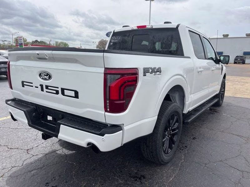 2026 Star White Metallic Tri-Coat Ford F-150 LARIAT 4X4 Truck