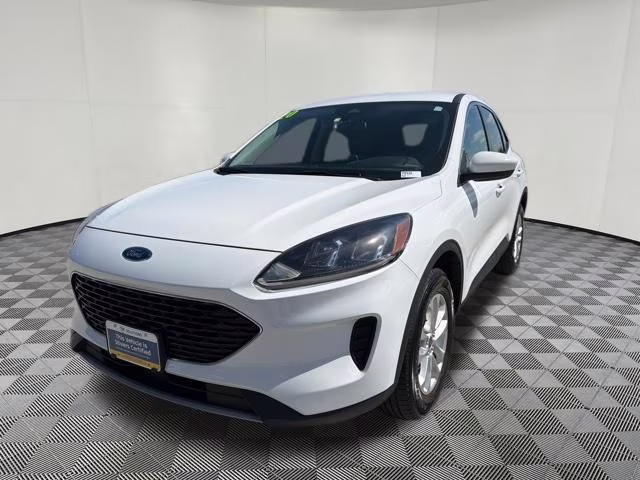 2020 Oxford White Ford Escape SE AWD SUV