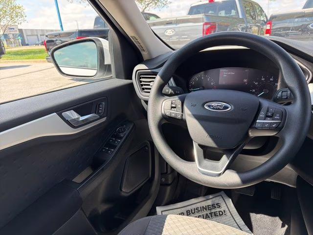 2020 Oxford White Ford Escape SE AWD SUV