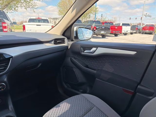 2020 Oxford White Ford Escape SE AWD SUV