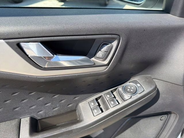 2020 Oxford White Ford Escape SE AWD SUV