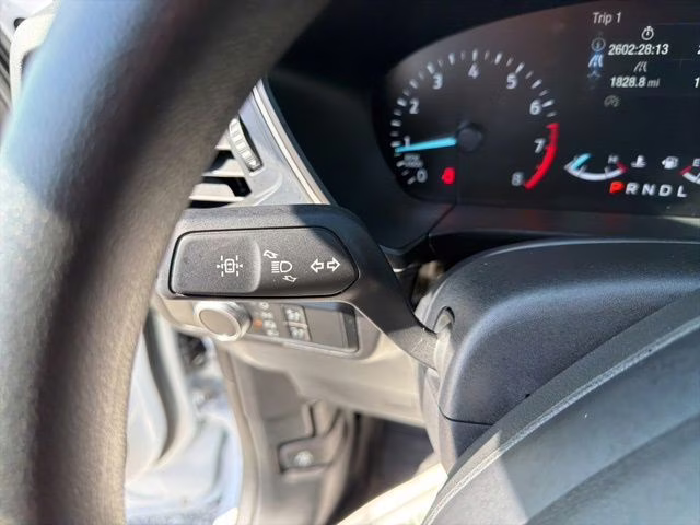 2020 Oxford White Ford Escape SE AWD SUV