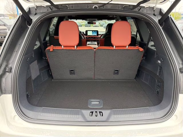 2026 Pristine White Metallic Tri-Coat Lincoln Aviator Reserve AWD SUV