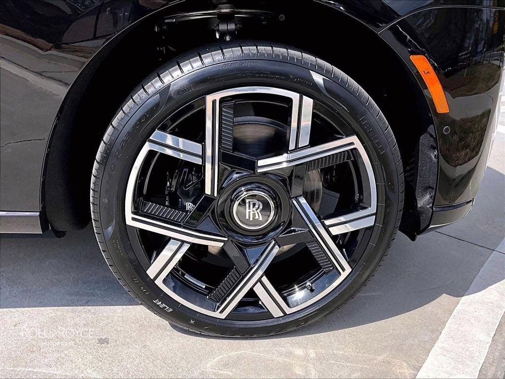 2026 Autumn Mystery Black Rolls-Royce Black Badge Cullinan AWD SUV