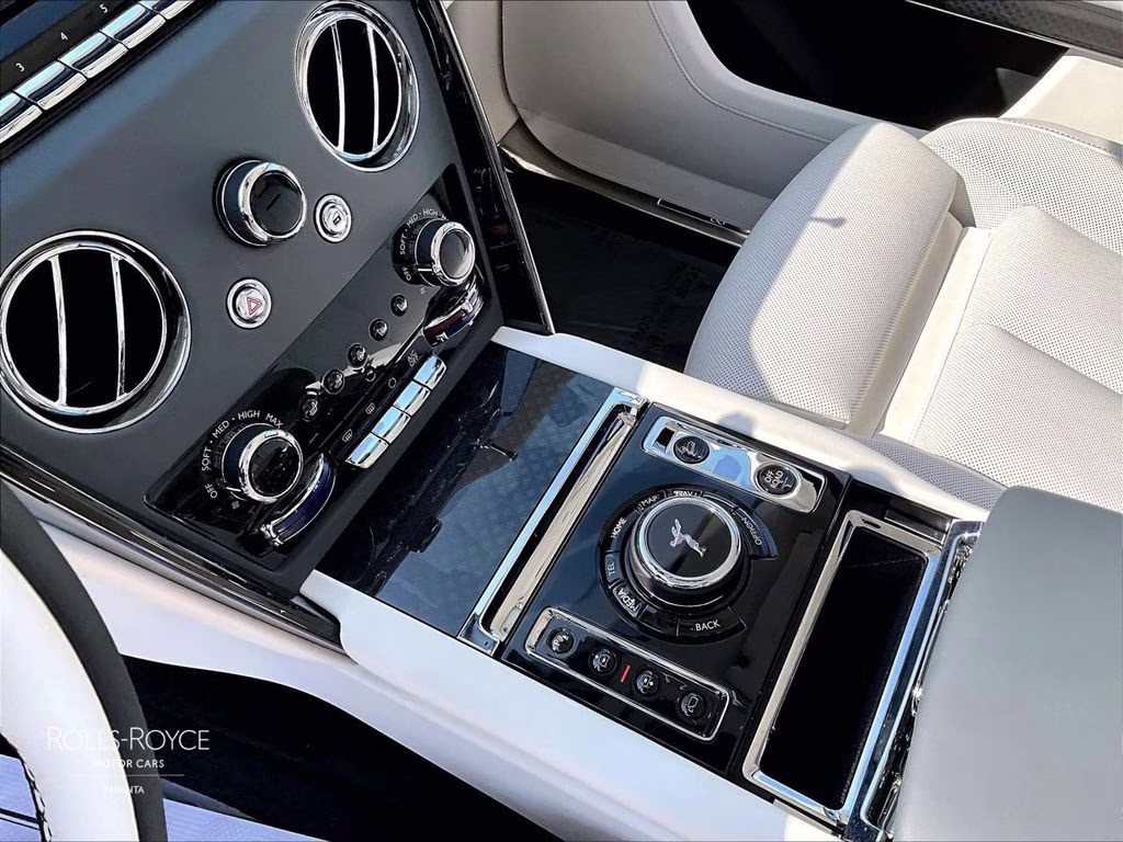 2026 Autumn Mystery Black Rolls-Royce Black Badge Cullinan AWD SUV