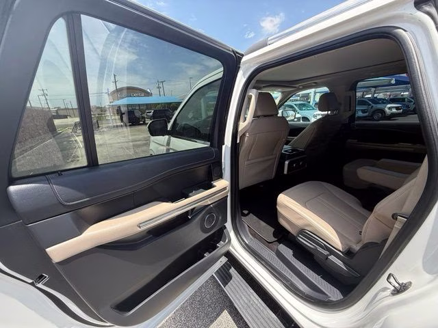 2022 White Metallic Ford Expedition Max Limited RWD SUV