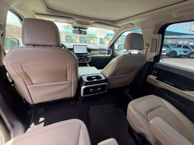 2022 White Metallic Ford Expedition Max Limited RWD SUV
