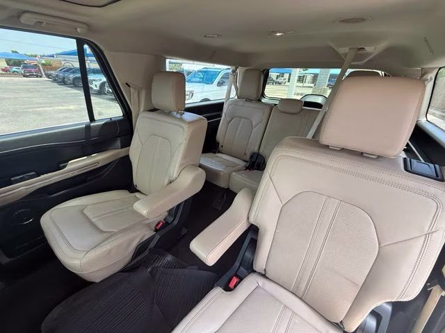 2022 White Metallic Ford Expedition Max Limited RWD SUV