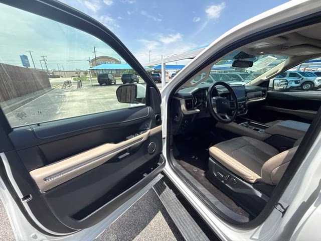 2022 White Metallic Ford Expedition Max Limited RWD SUV