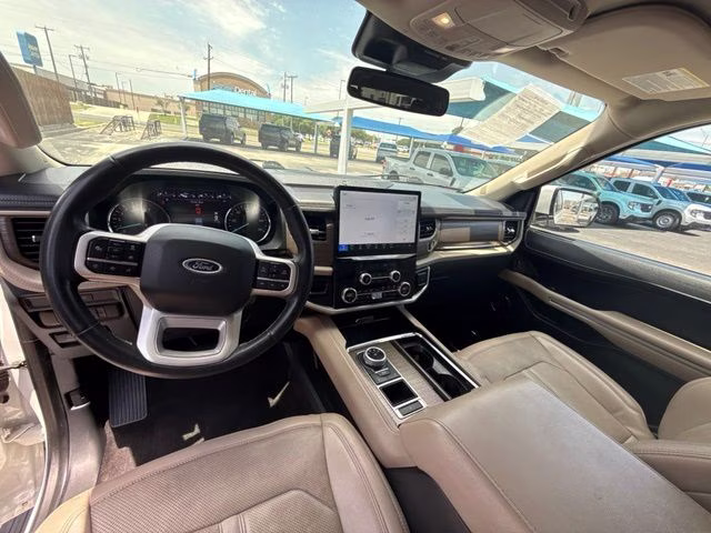 2022 White Metallic Ford Expedition Max Limited RWD SUV
