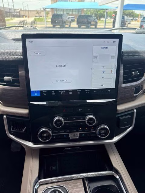 2022 White Metallic Ford Expedition Max Limited RWD SUV