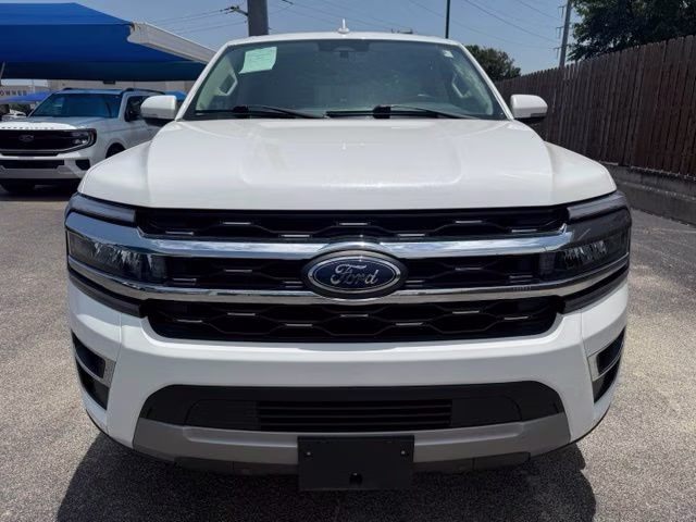2022 White Metallic Ford Expedition Max Limited RWD SUV