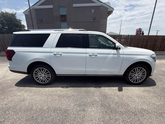 2022 White Metallic Ford Expedition Max Limited RWD SUV
