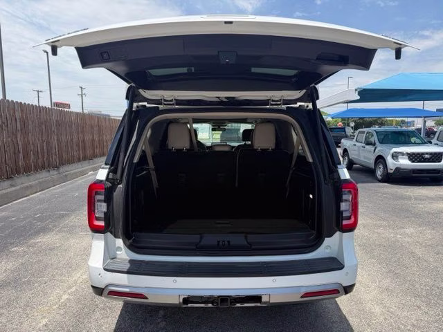 2022 White Metallic Ford Expedition Max Limited RWD SUV