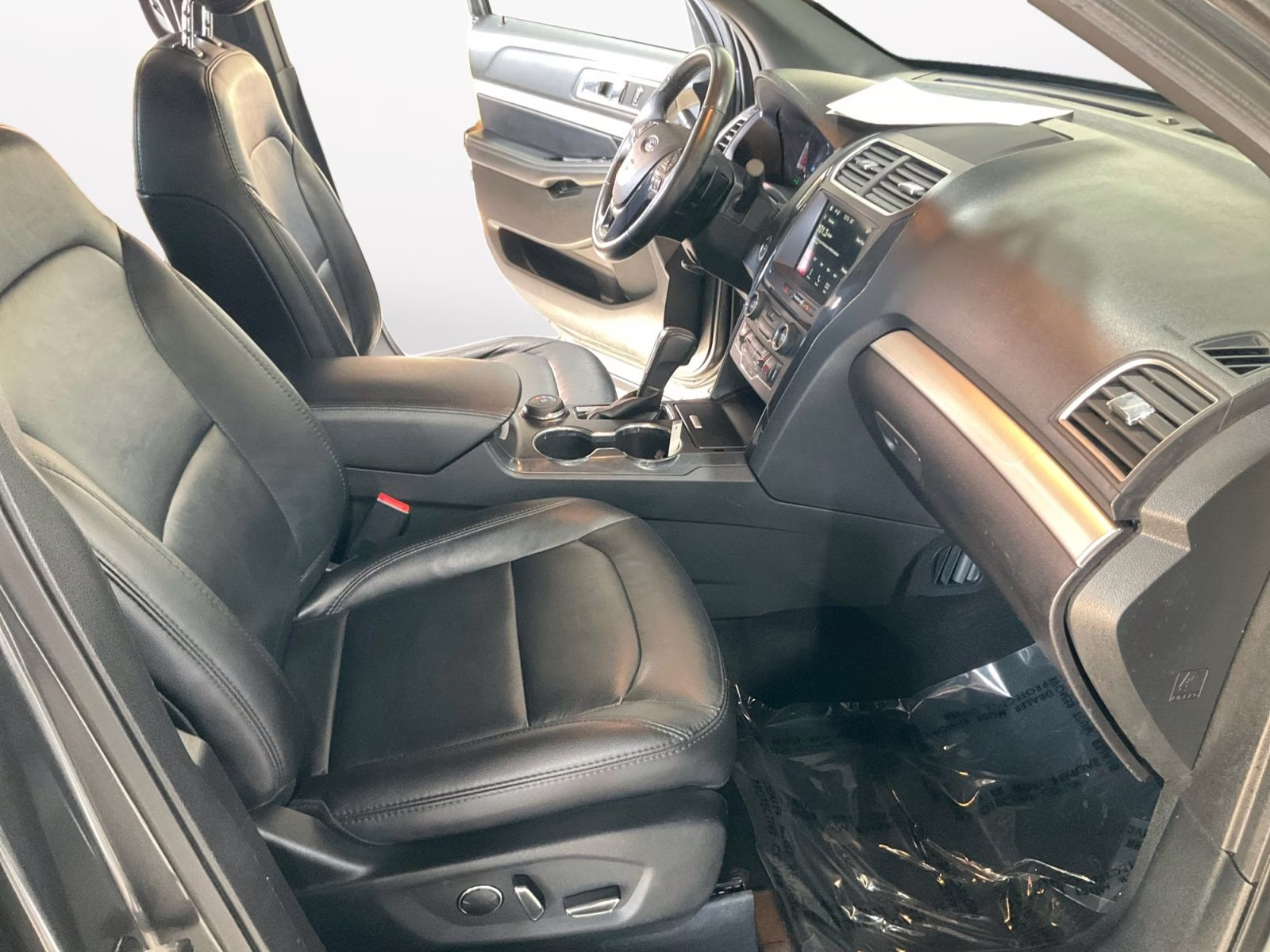 2017 Magnetic Ford Explorer XLT 4X4 SUV