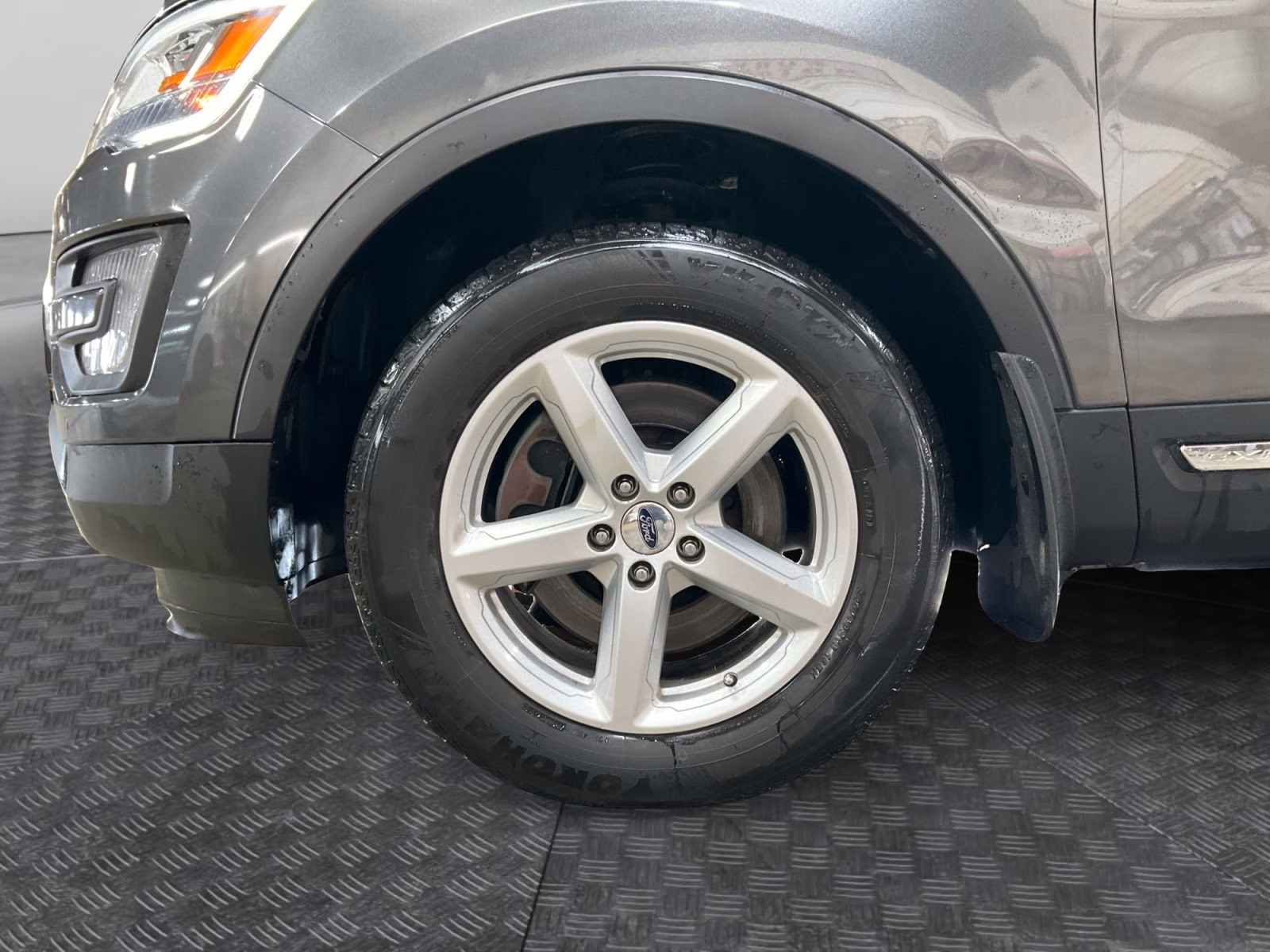 2017 Magnetic Ford Explorer XLT 4X4 SUV