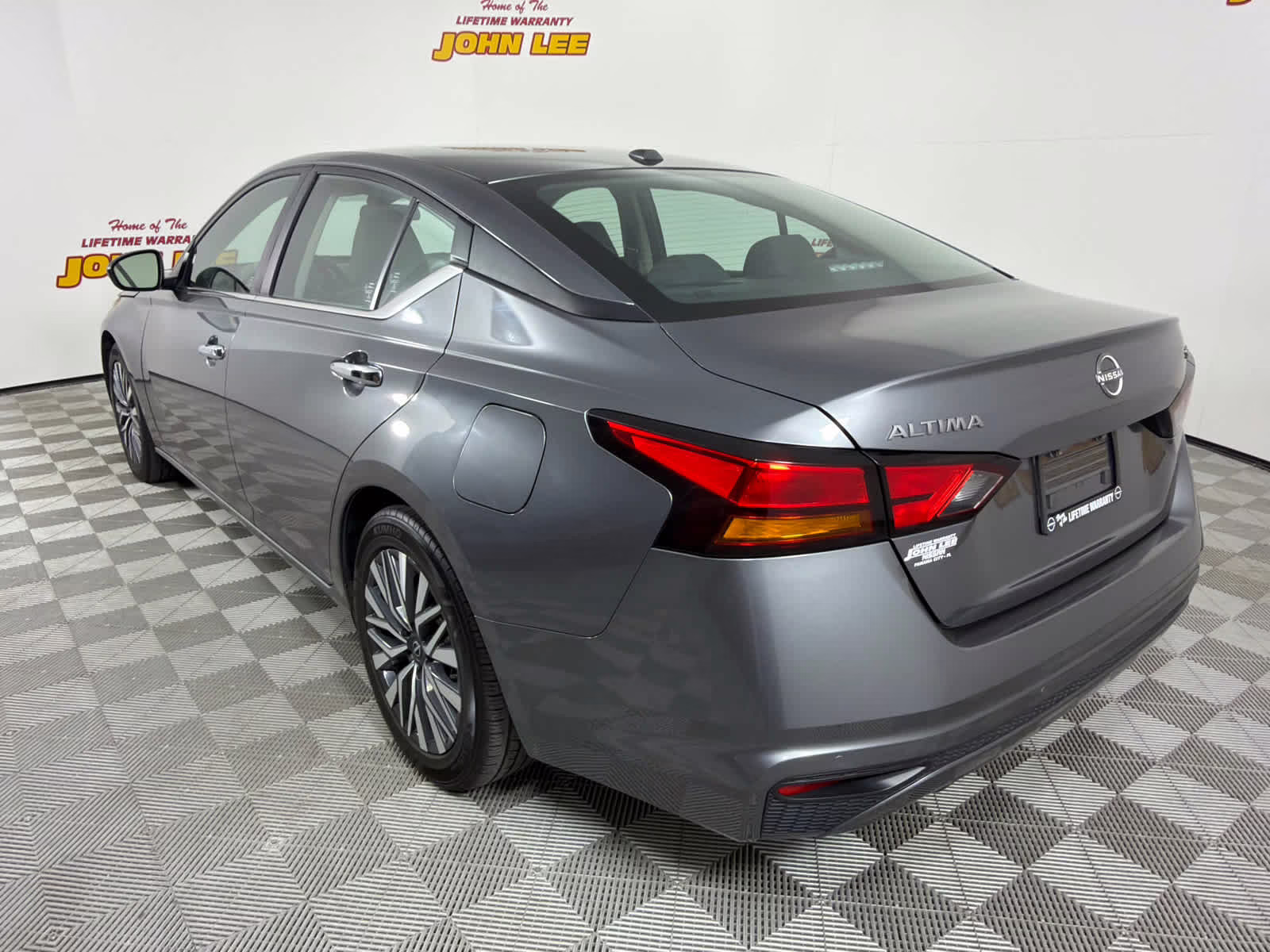 2024 Gun Metallic Nissan Altima 2.5 SV FWD Sedan