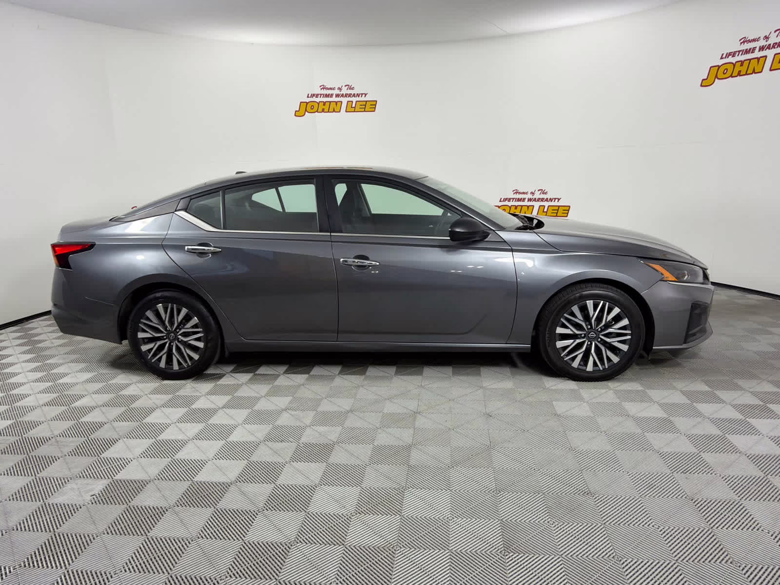 2024 Gun Metallic Nissan Altima 2.5 SV FWD Sedan