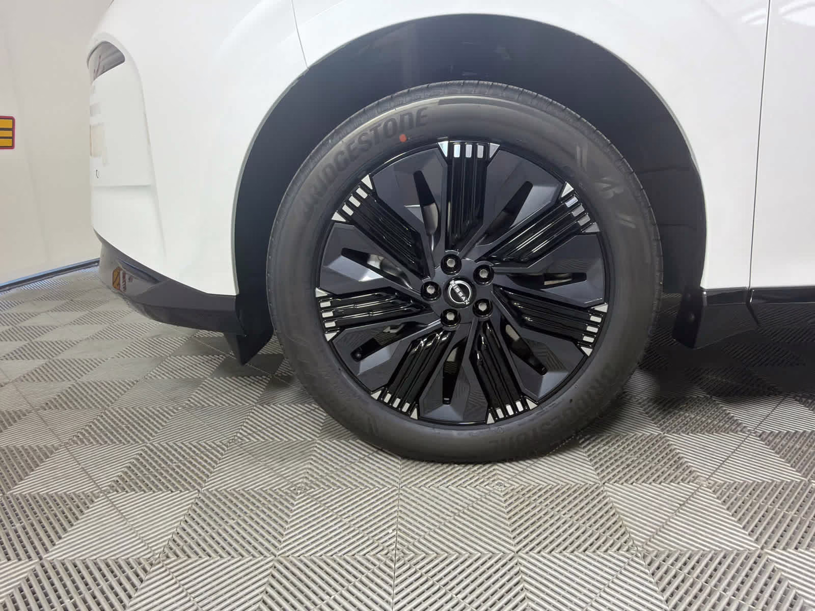 2026 Everest White Pearl Tricoat/Super Black Nissan Murano Platinum AWD SUV