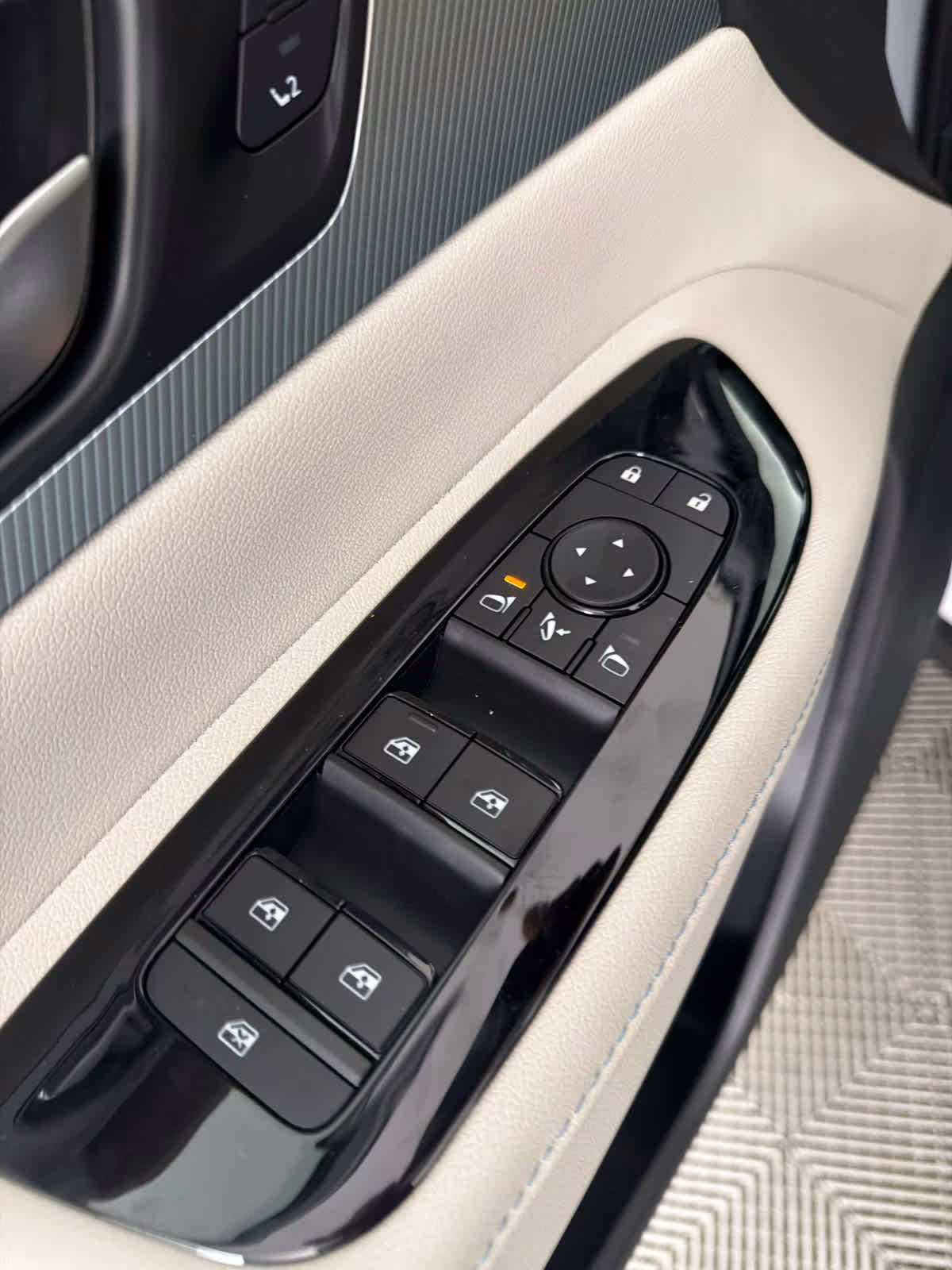 2026 Everest White Pearl Tricoat/Super Black Nissan Murano Platinum AWD SUV