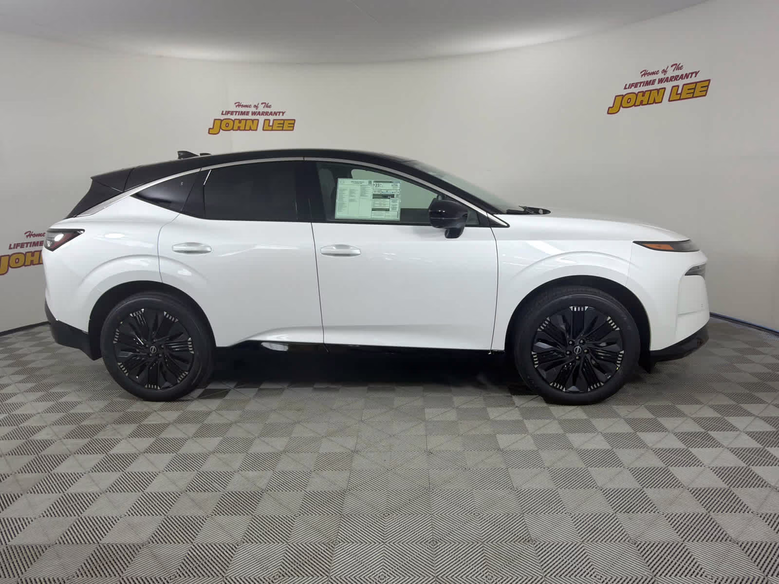 2026 Everest White Pearl Tricoat/Super Black Nissan Murano Platinum AWD SUV