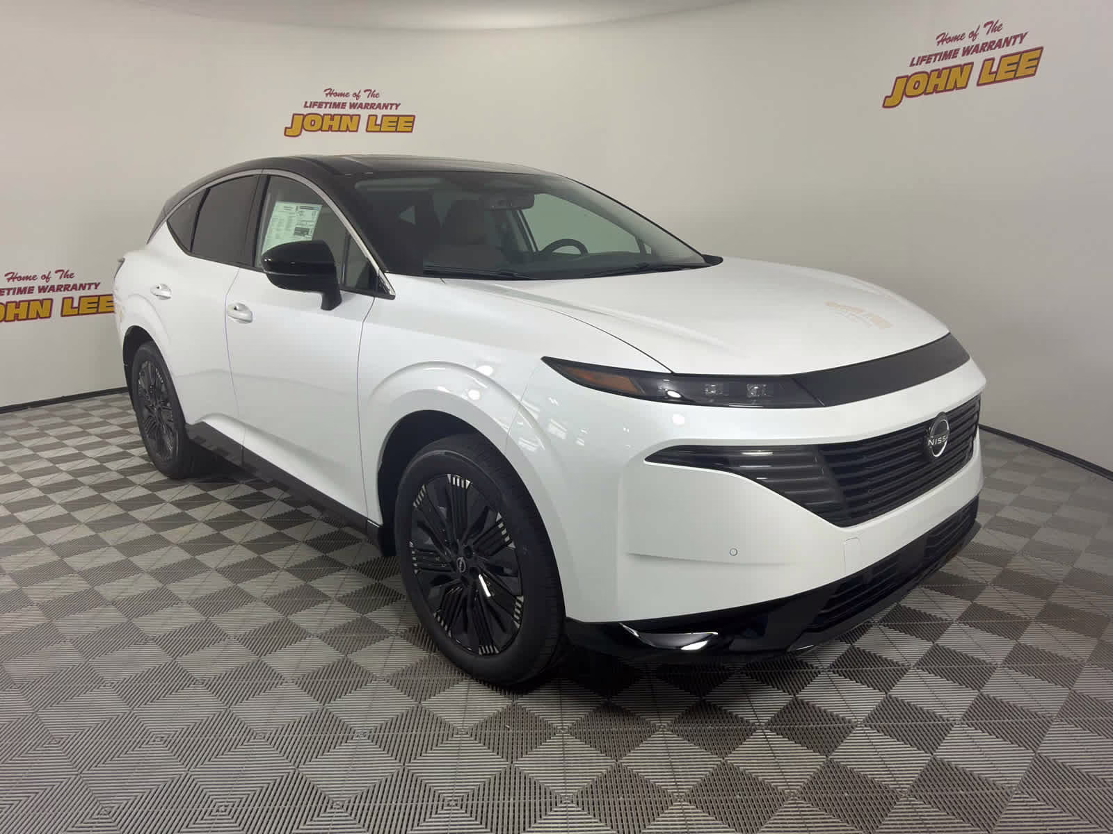 2026 Everest White Pearl Tricoat/Super Black Nissan Murano Platinum AWD SUV