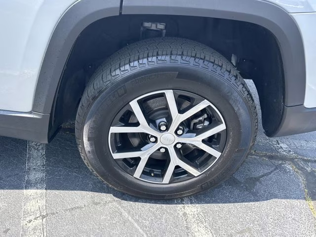 2024 Silver Zynith Jeep Grand Cherokee L Limited 4X4 SUV