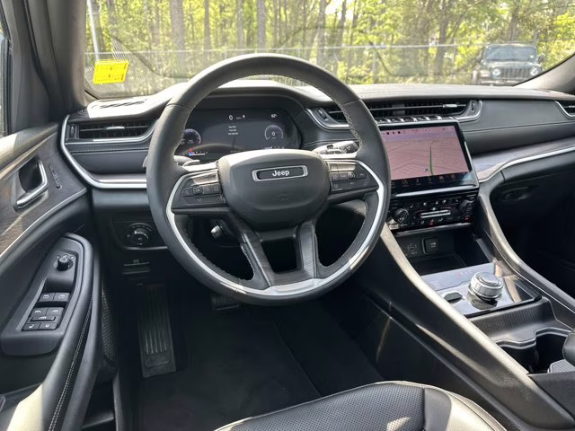 2024 Silver Zynith Jeep Grand Cherokee L Limited 4X4 SUV