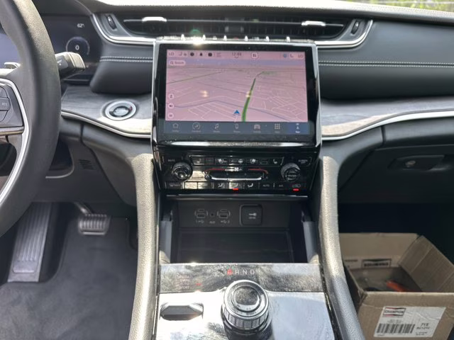 2024 Silver Zynith Jeep Grand Cherokee L Limited 4X4 SUV