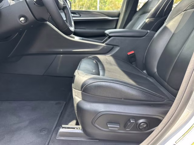 2024 Silver Zynith Jeep Grand Cherokee L Limited 4X4 SUV