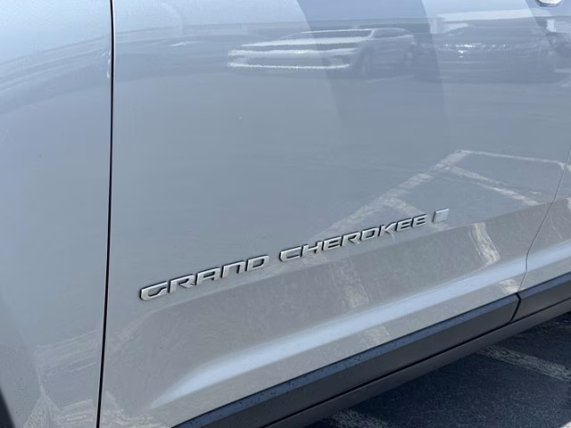 2024 Silver Zynith Jeep Grand Cherokee L Limited 4X4 SUV