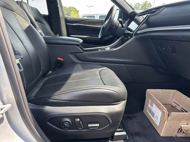 2024 Silver Zynith Jeep Grand Cherokee L Limited 4X4 SUV