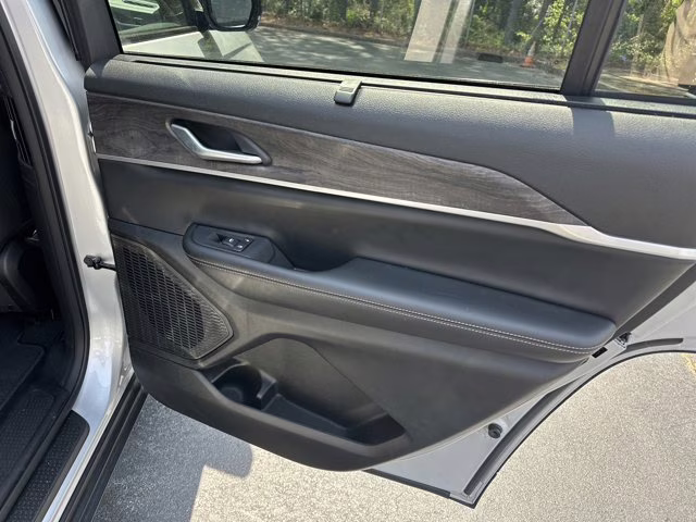 2024 Silver Zynith Jeep Grand Cherokee L Limited 4X4 SUV