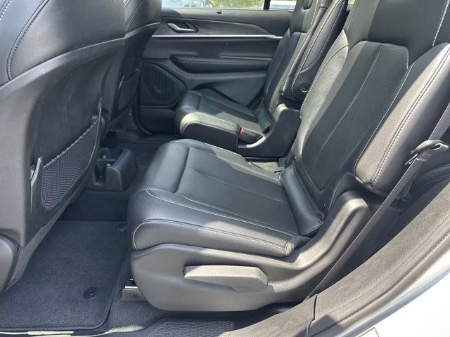 2024 Silver Zynith Jeep Grand Cherokee L Limited 4X4 SUV