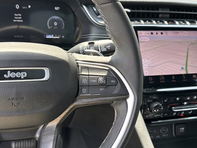 2024 Silver Zynith Jeep Grand Cherokee L Limited 4X4 SUV